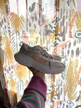 hoka bondi 8 running shoes